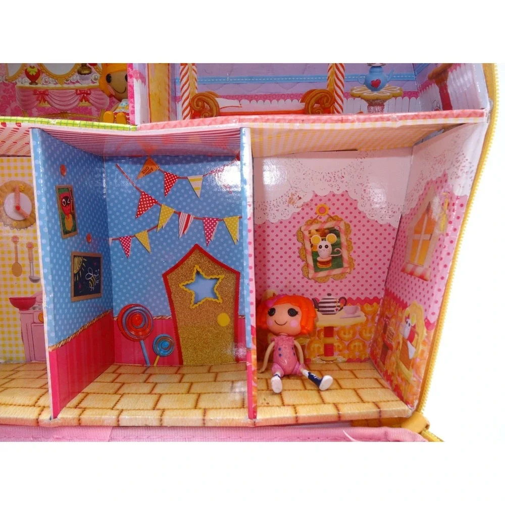 Lalaloopsy Carry Along Case & Doll House  2 Mini Dolls included Sunny‎ and Spot